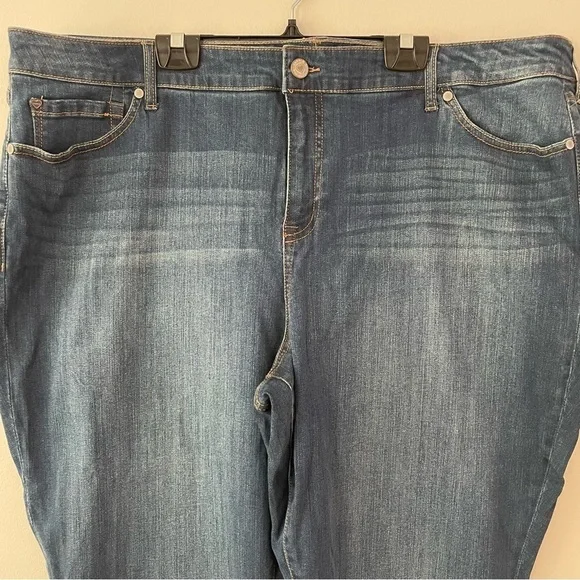 Torrid Girlfriend Jeans- Size 26R (bin 3M) - Picture 3 of 7